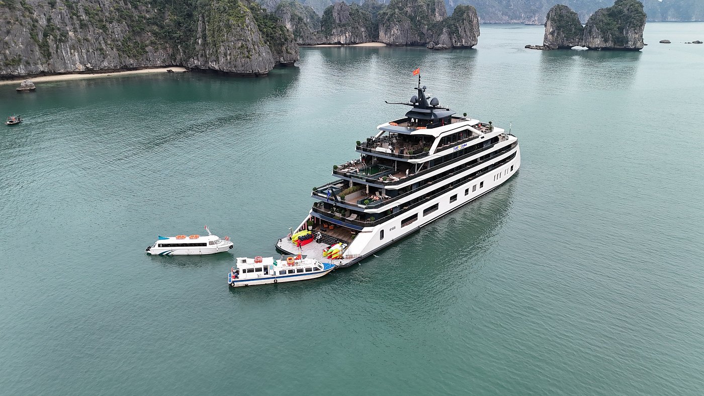 Read more about the article Best Time to Visit Ha Long Bay and Lan Ha Bay